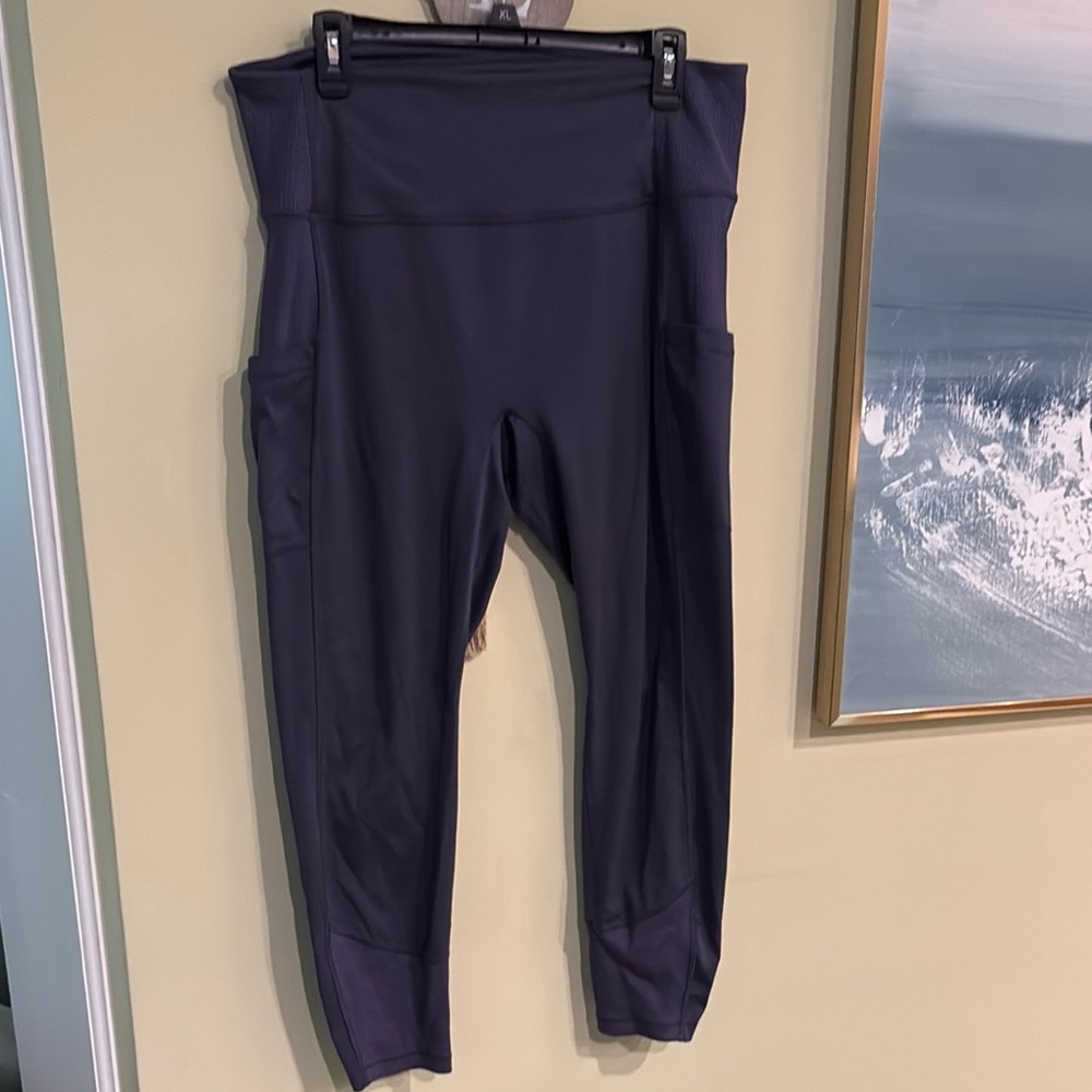 All in motion High-Waisted Leggings in Deep Purple